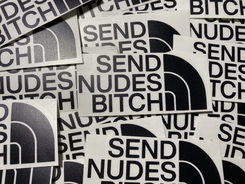 Sticker Send nudes Bitch schwarz